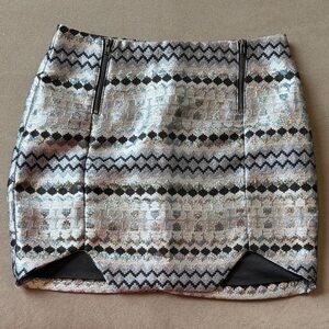Elegant Patterned Mini Skirt